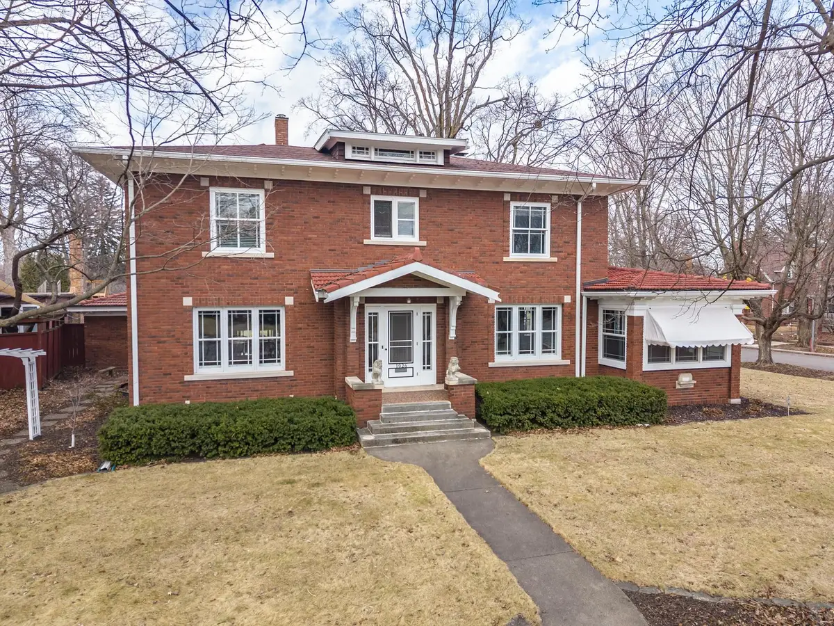1926 E Oakland Avenue, Bloomington, IL 61701 - #1