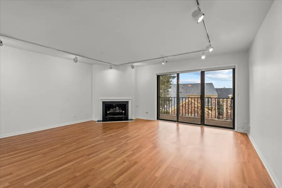 3 The Court Of Harborside #201, Northbrook, IL 60062 - #2