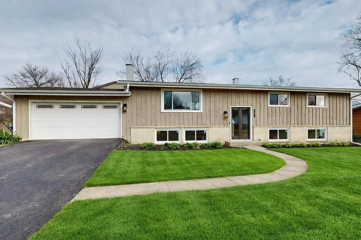 907 W North Avenue, Lake Bluff, IL 60044 - #1