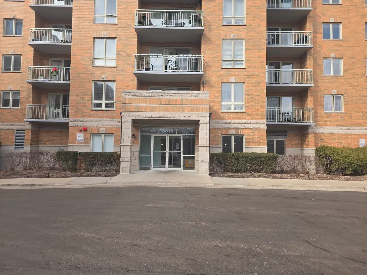 6815 N Milwaukee Avenue #201, Niles, IL 60714 - #1