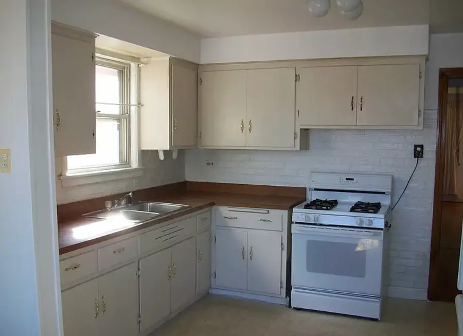 2433 S Keystone Avenue, North Riverside, IL 60546 - #2