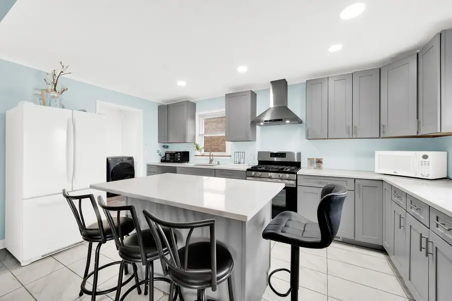 7709 Neenah Avenue, Burbank, IL 60459 - #3