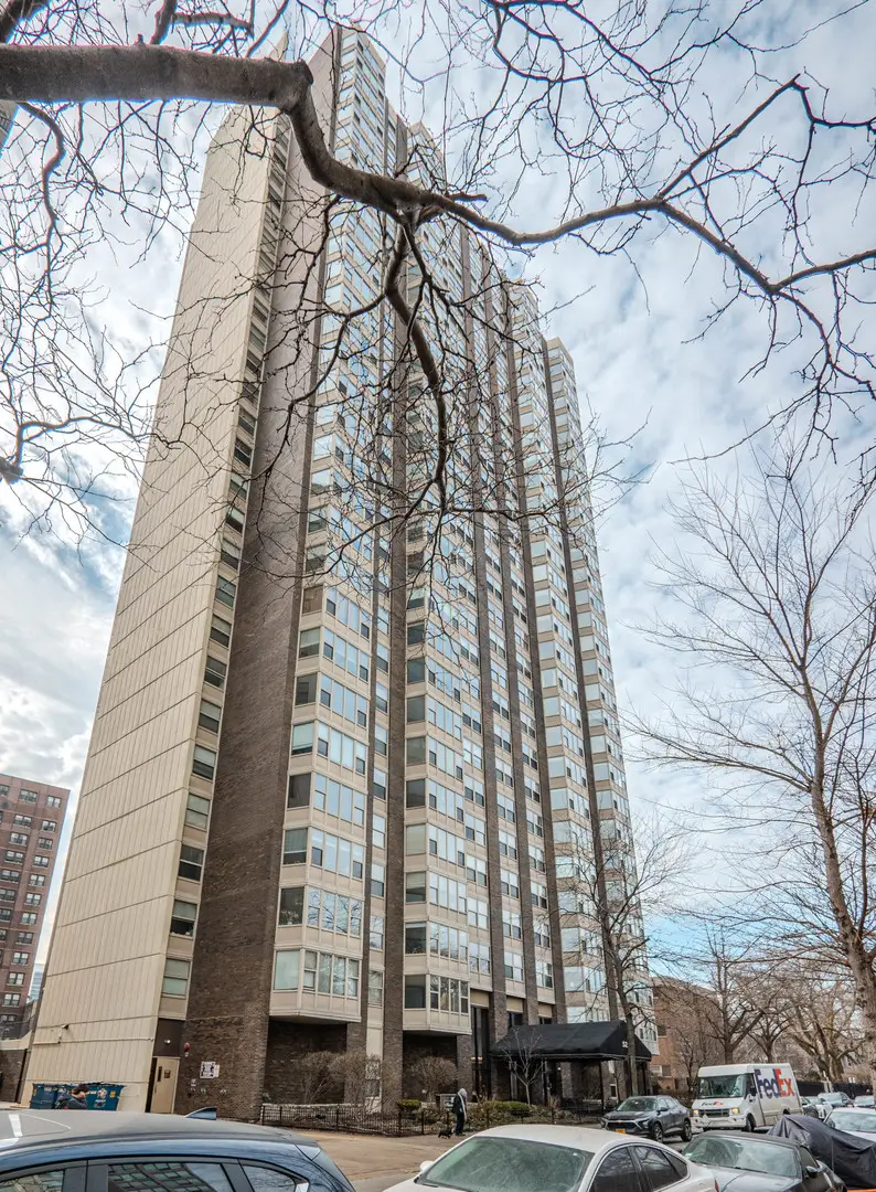 525 W Hawthorne Place #101, Chicago, IL 60657 - #1