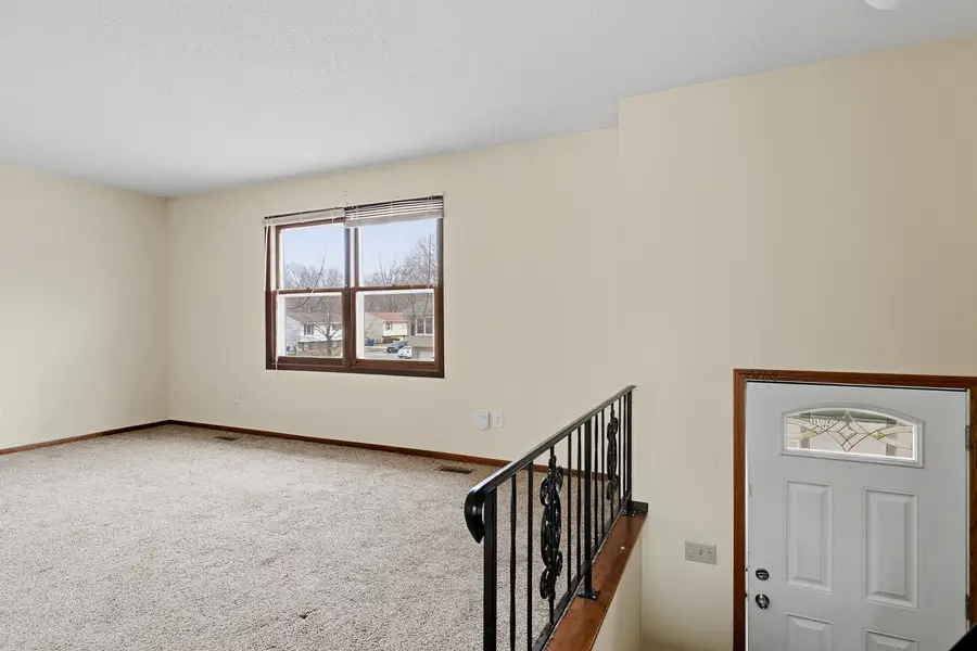 5556 N Thornwood Avenue, Davenport, IA 52806 - #2