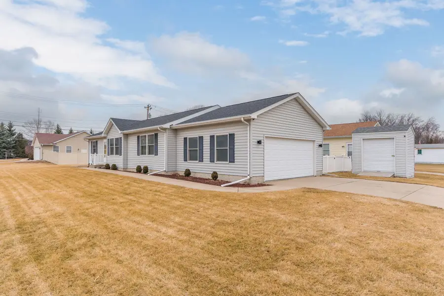 1005 17th Avenue, Silvis, IL 61282 - #2