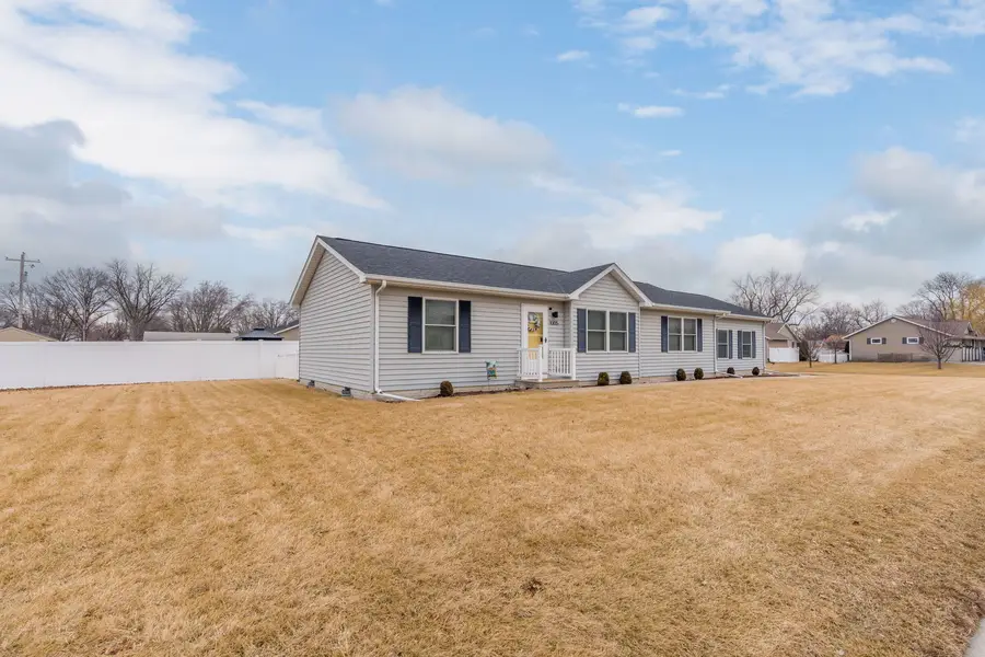 1005 17th Avenue, Silvis, IL 61282 - #3