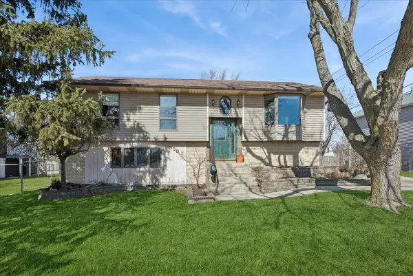 906 E Streamwood Boulevard, Streamwood, IL 60107