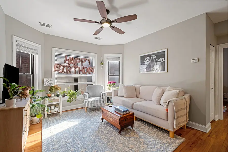 909 W Cornelia Avenue #2S, Chicago, IL 60657 - #2