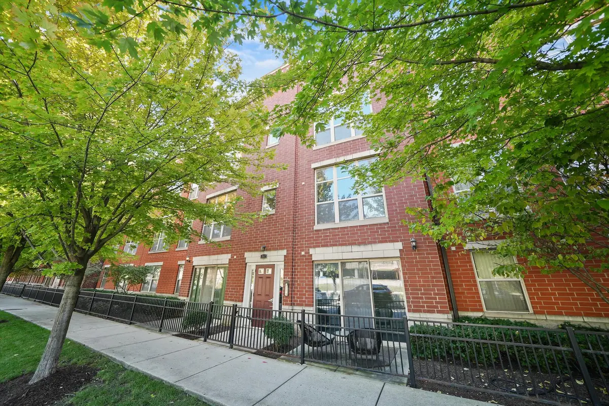 317 E 25th Street #3E, Chicago, IL 60616 - #1