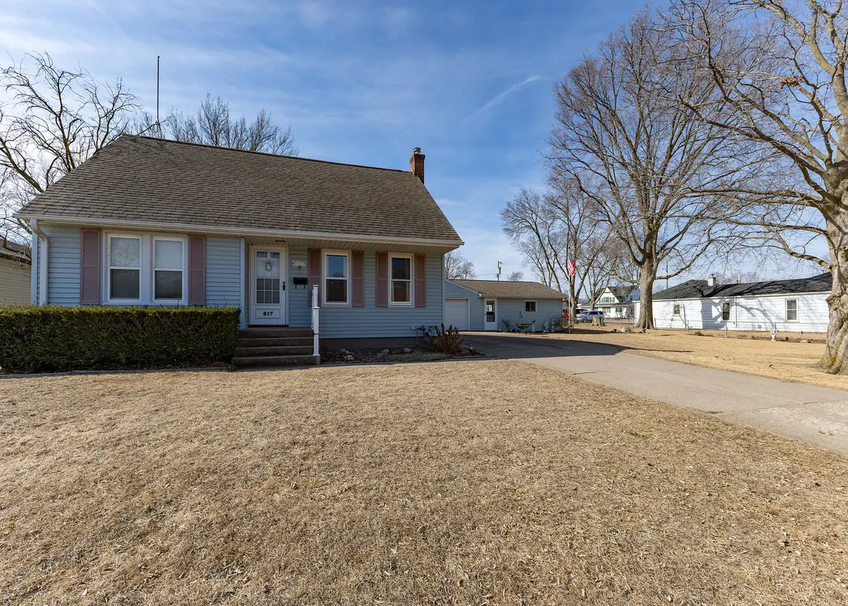 617 3rd Avenue, Camanche, IA 52730 - #1