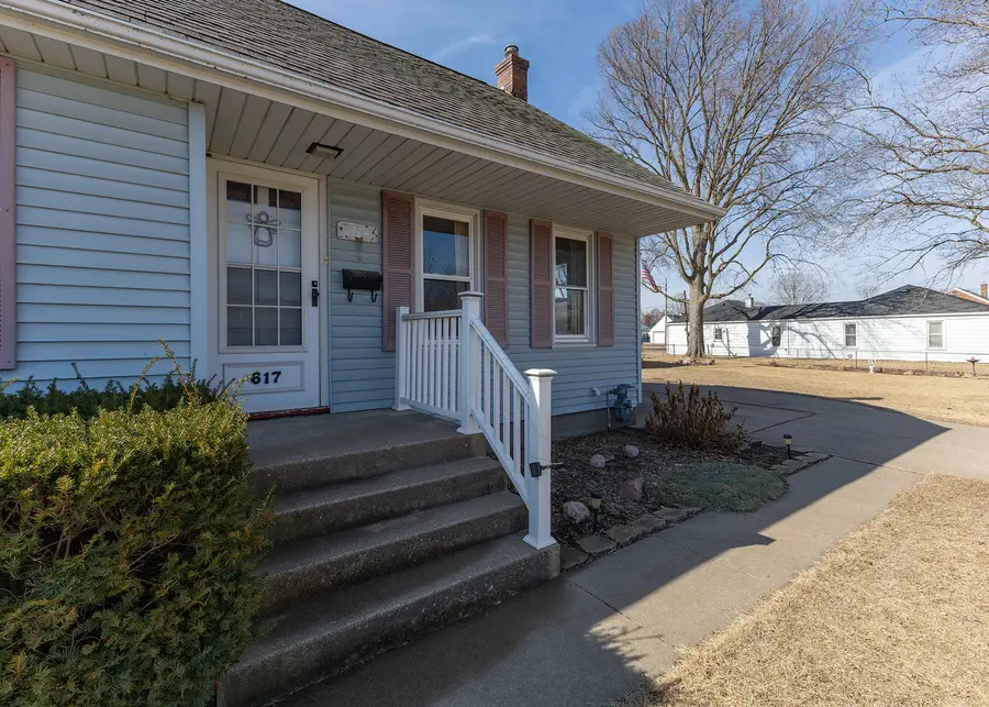 617 3rd Avenue, Camanche, IA 52730 - #2