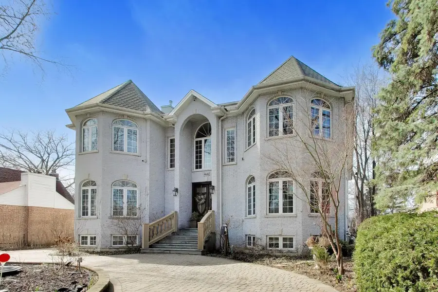 6642 N Kilbourn Avenue, Lincolnwood, IL 60712 - #2