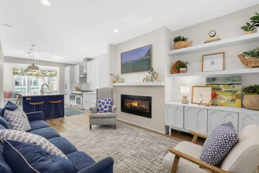 2037 W Mclean Avenue, Chicago, IL 60647 - #3