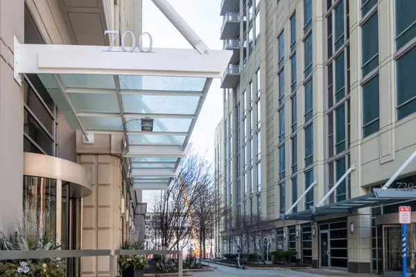 700 N Larrabee Street #1012, Chicago, IL 60654