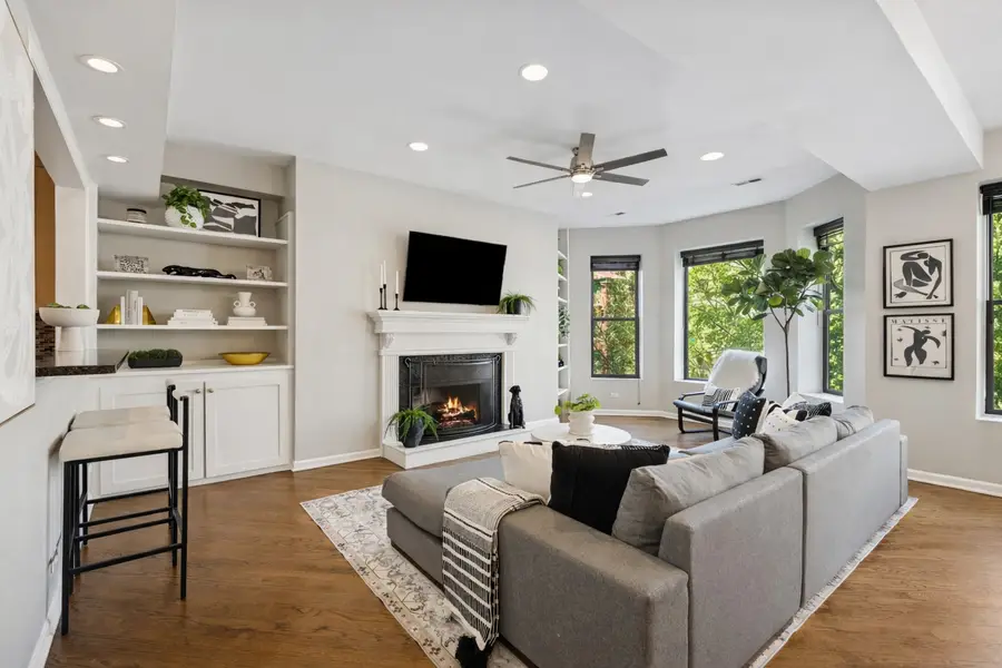 835 W Belle Plaine Avenue #2, Chicago, IL 60613 - #2