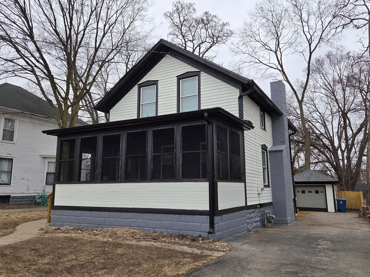 313 W 6th Street, Dixon, IL 61021 - #1