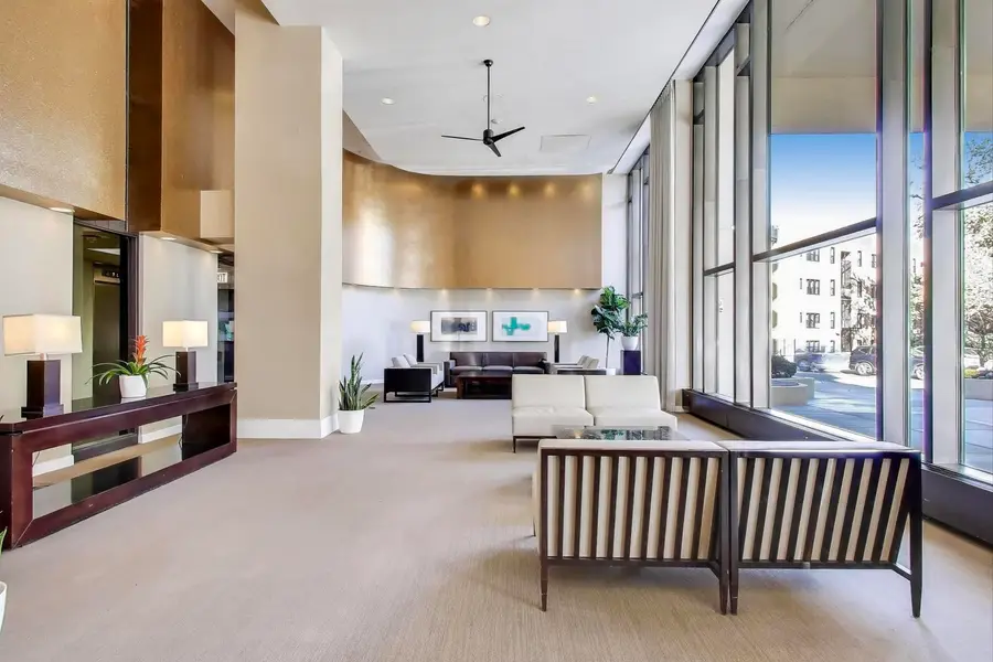 3930 N Pine Grove Avenue #809, Chicago, IL 60613 - #2