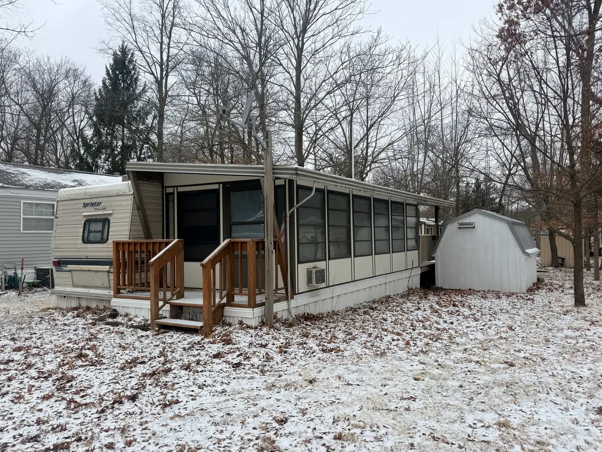 8-21/22 Woodhaven Lakes, Sublette, IL 61367 - #1