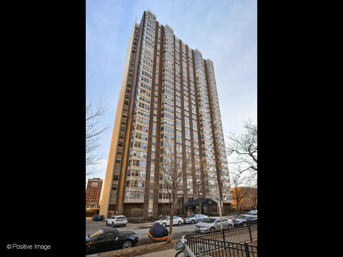 525 W Hawthorne Place #602, Chicago, IL 60657 - #1