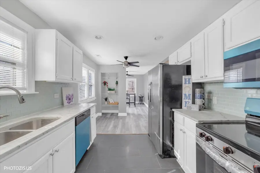 10417 W Palmer Avenue, Melrose Park, IL 60164 - #3