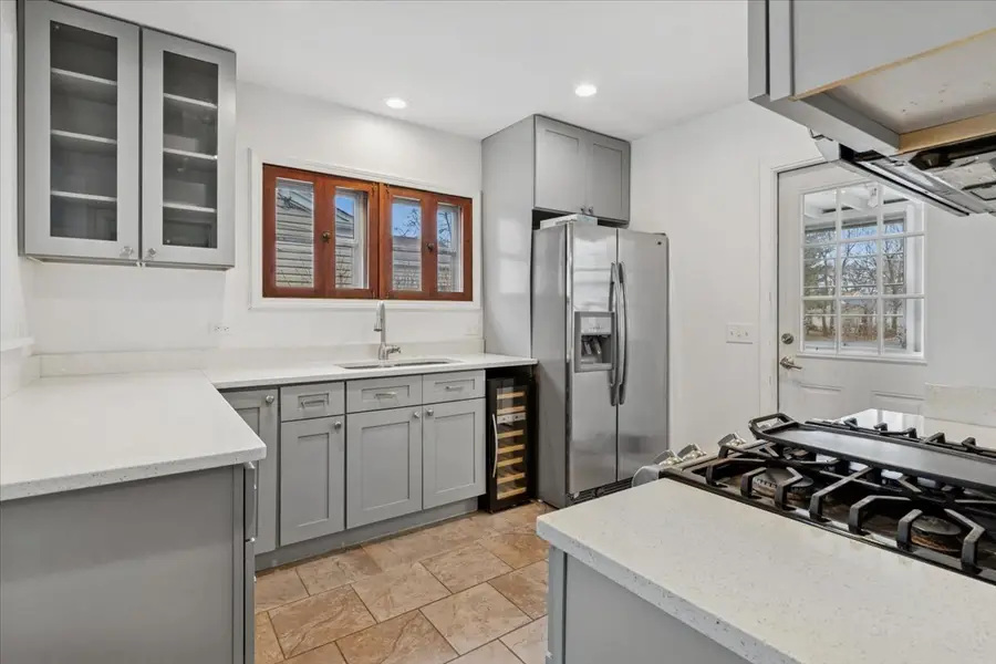 652 E Prairie Avenue, Des Plaines, IL 60016 - #3