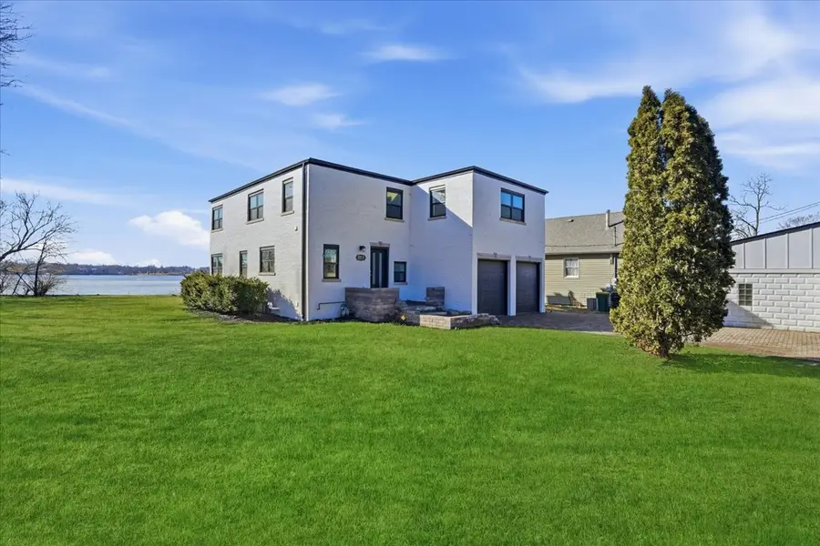 297 E Lakeview Avenue, Round Lake Beach, IL 60073 - #2