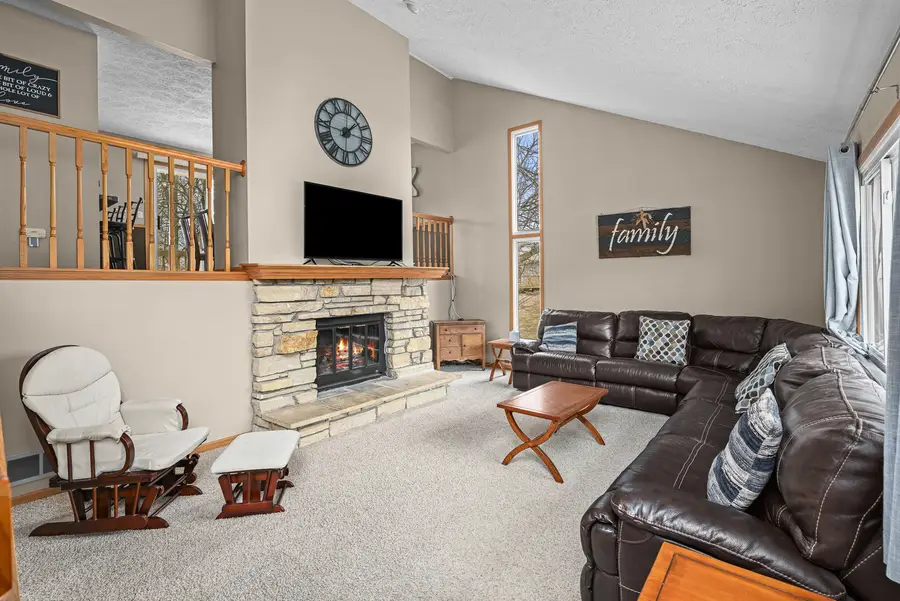 4590 Apple Valley Drive, Bettendorf, IA 52722 - #3