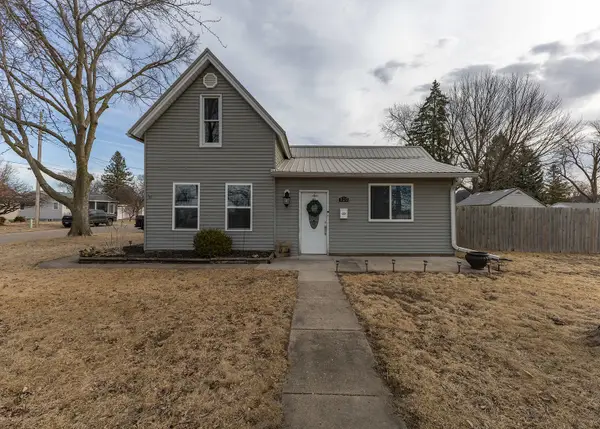 520 9th Avenue, Camanche, IA 52730