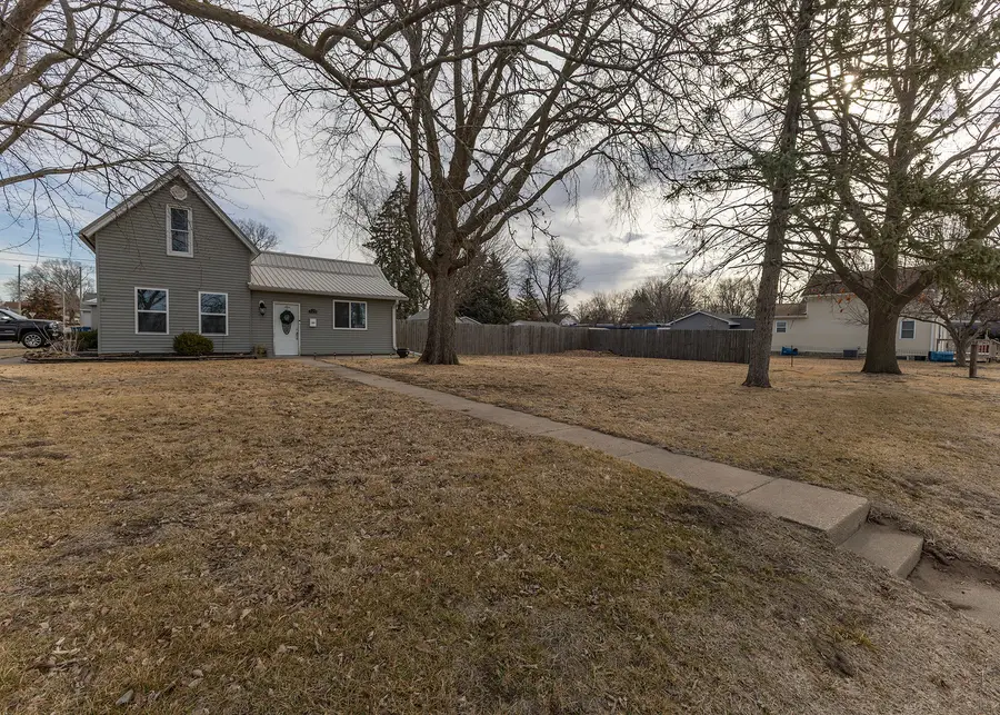 520 9th Avenue, Camanche, IA 52730 - #2