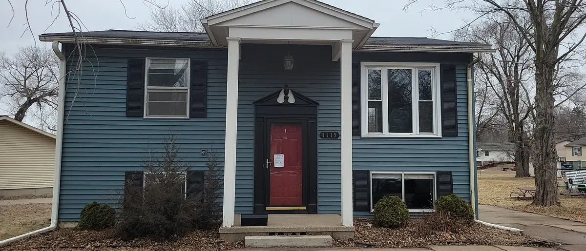 1115 S 12th Street, Clinton, IA 52732 - #1