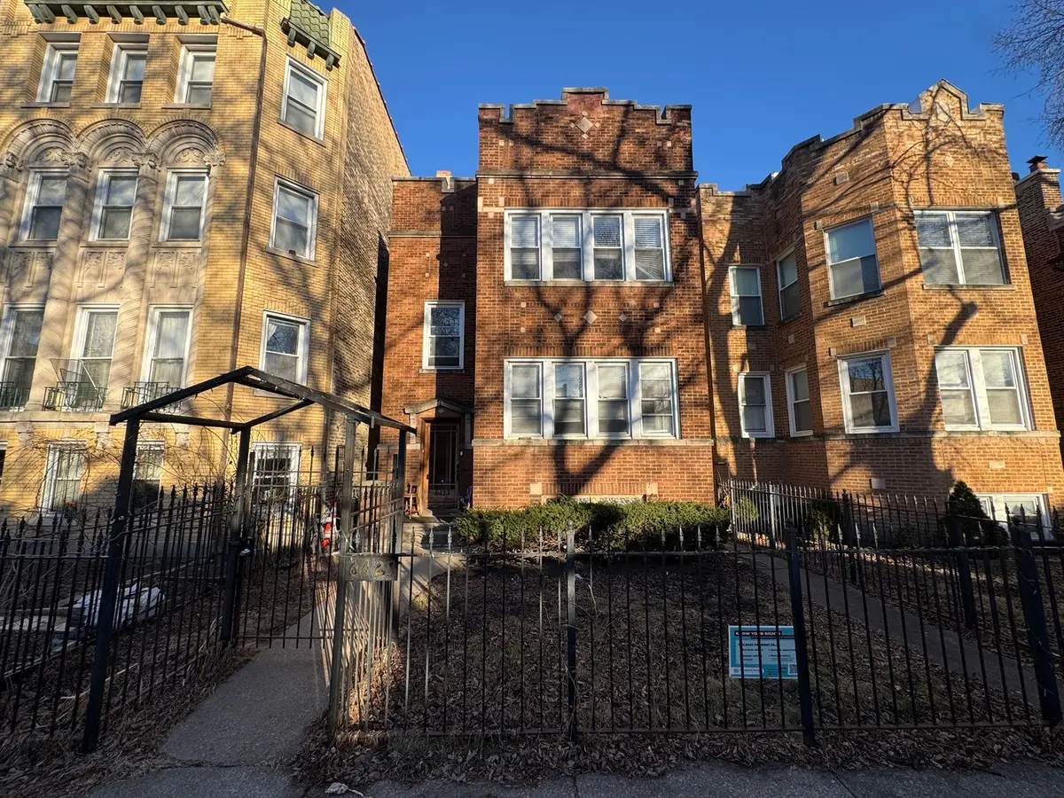 6423 N Leavitt Street, Chicago, IL 60645 - #1