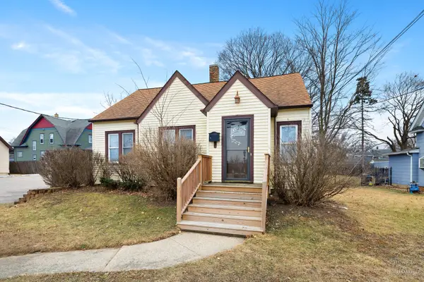 15 W Woodstock Street, Crystal Lake, IL 60014
