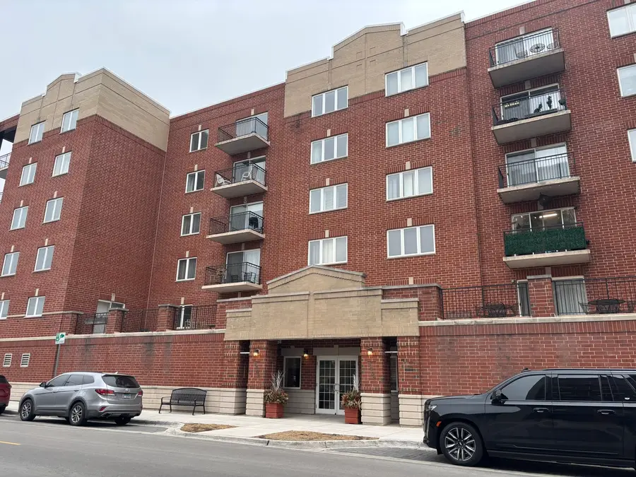 3303 Grove Avenue #310, Berwyn, IL 60402 - #2