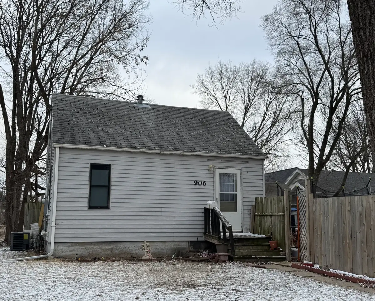 906 Avenue G, Sterling, IL 61081 - #1