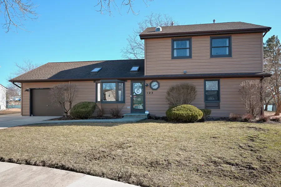 123 Heather Lane, Streamwood, IL 60107 - #2