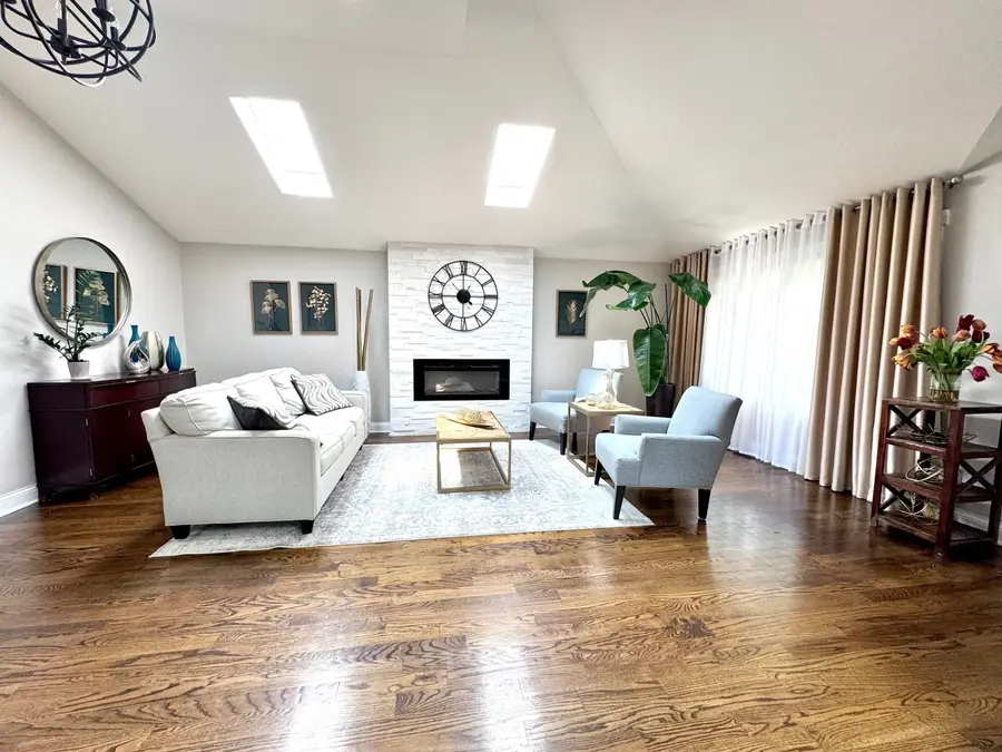 8057 Valley Drive, Palos Hills, IL 60465 - #3