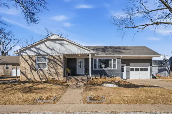 216 Central Drive, Eldridge, IA 52748