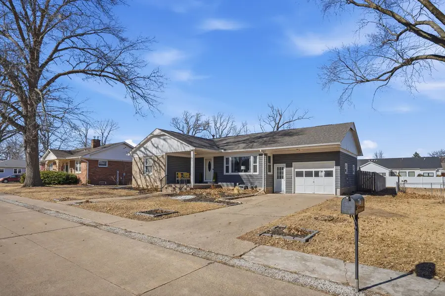 216 Central Drive, Eldridge, IA 52748 - #2