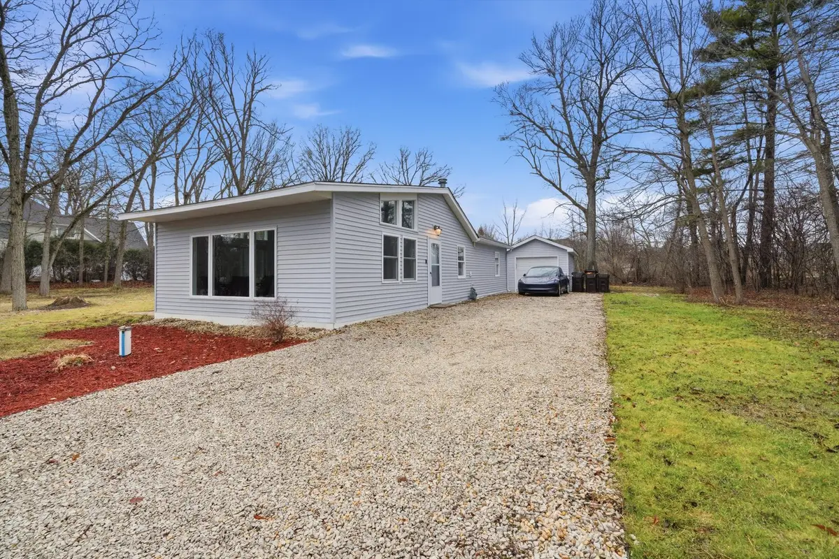 528 Charlotte Avenue, Crystal Lake, IL 60014 - #1