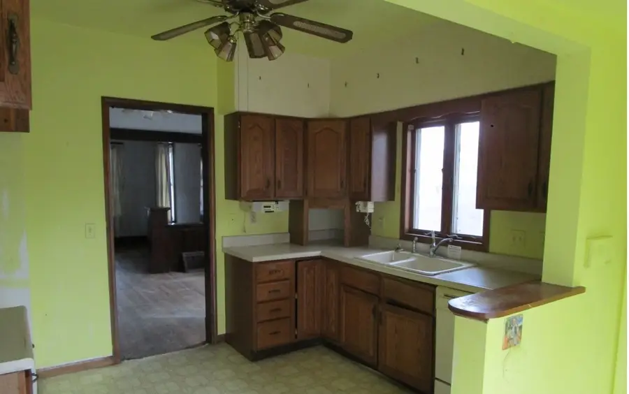 408 43rd Street, Moline, IL 61265 - #3