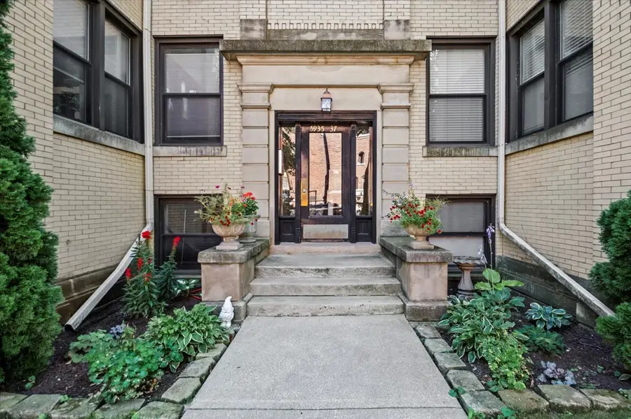5935 N Magnolia Avenue #1, Chicago, IL 60660 - #2