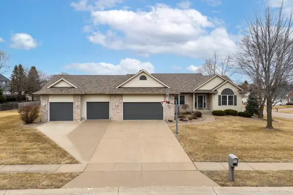 5280 Kristi Lane, Bettendorf, IA 52722