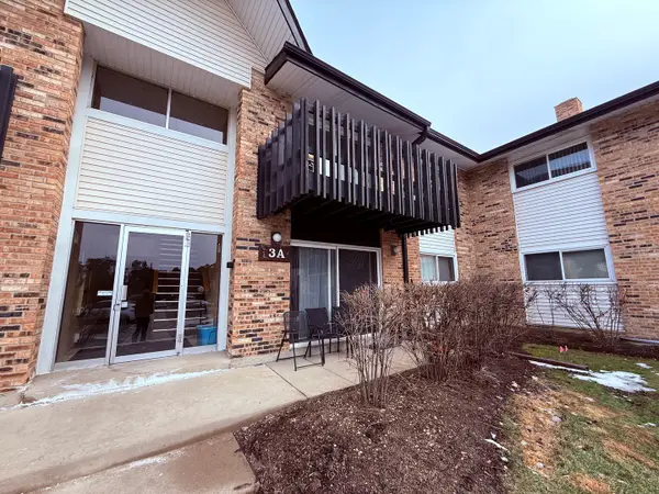 3A Kingery Quarter #103, Willowbrook, IL 60527