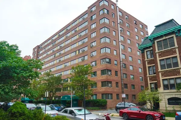 700 W Bittersweet Place #609, Chicago, IL 60613