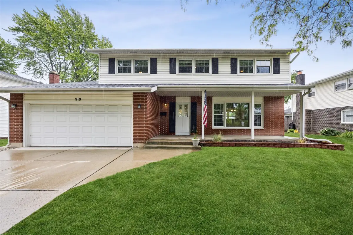 919 E Ironwood Drive, Mount Prospect, IL 60056 - #1