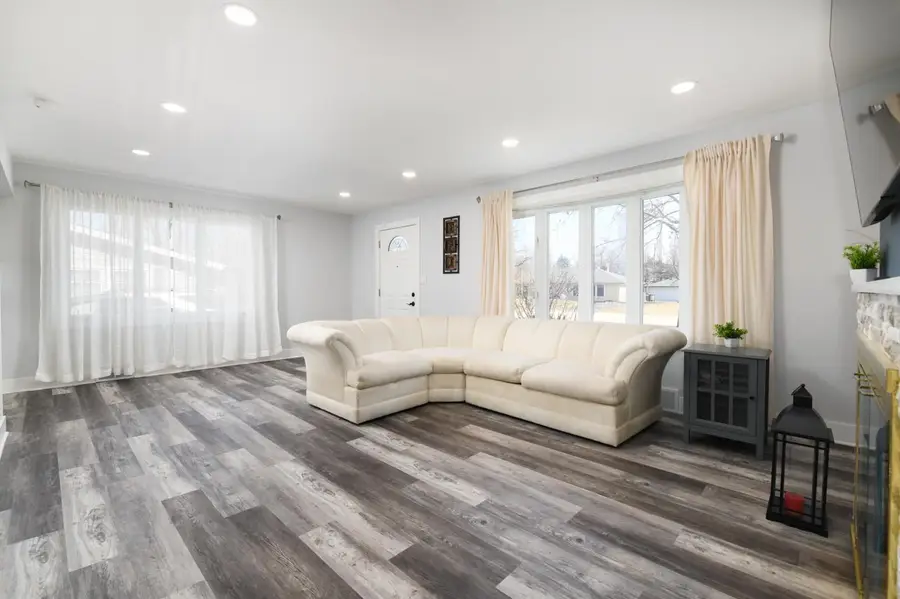 730 Skyline Drive, Barrington, IL 60010 - #3