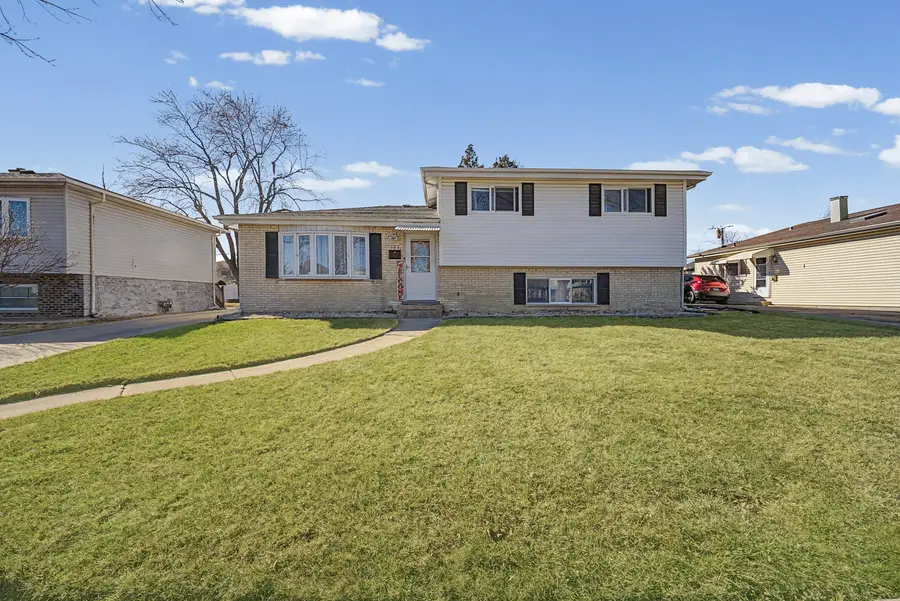 102 S Adeline Avenue, Addison, IL 60101 - #2