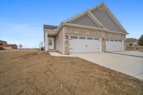 6 Stone Mill Court, Bloomington, IL 61705