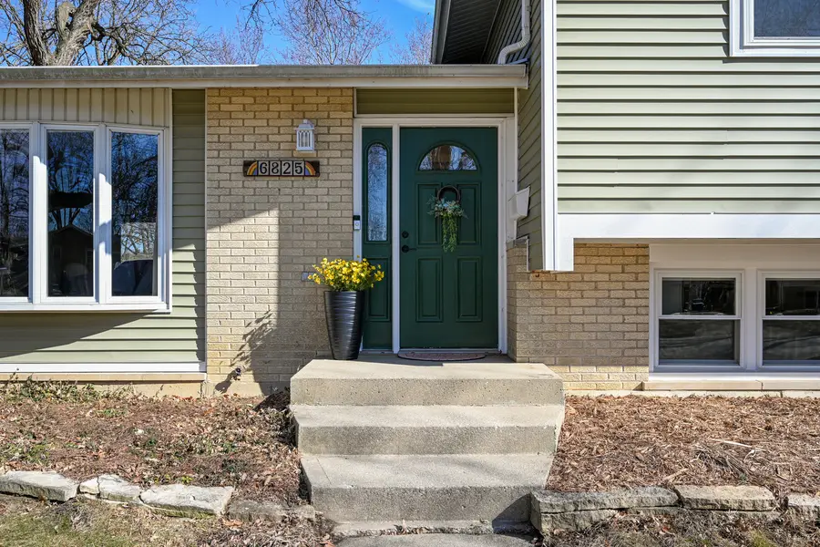 6825 Meadowcrest Drive, Downers Grove, IL 60516 - #2