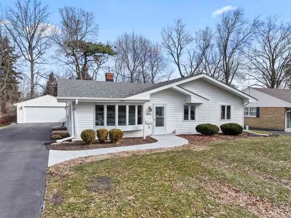 460 E Broadway Avenue, Crystal Lake, IL 60014